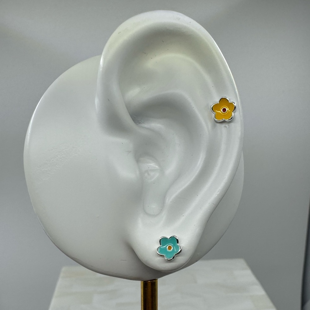 2/$30 Genuine 925 Sterling Silver Tiny Flower Stud Earrings Blue & Yellow - Picture 5 of 7